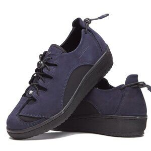 Pandere Barista Extra Wide Expandable Shoe for Mild to Moderate Foot Swelling